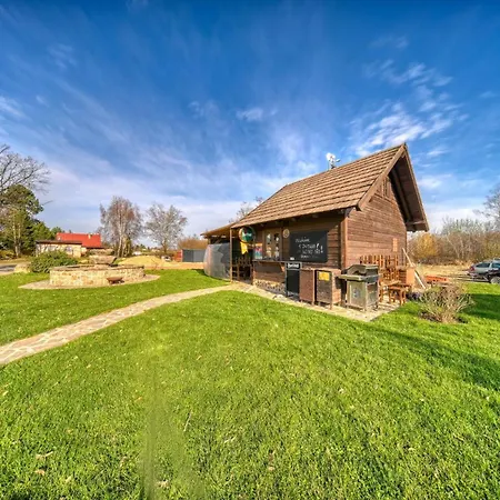 Chaloupka U Jezera Pod Smrkem Tatil Evi Cervene Janovice